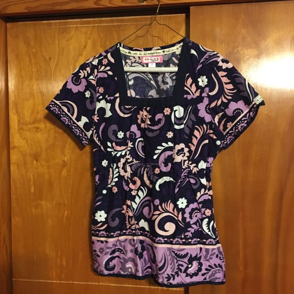 Medium koi scrub top